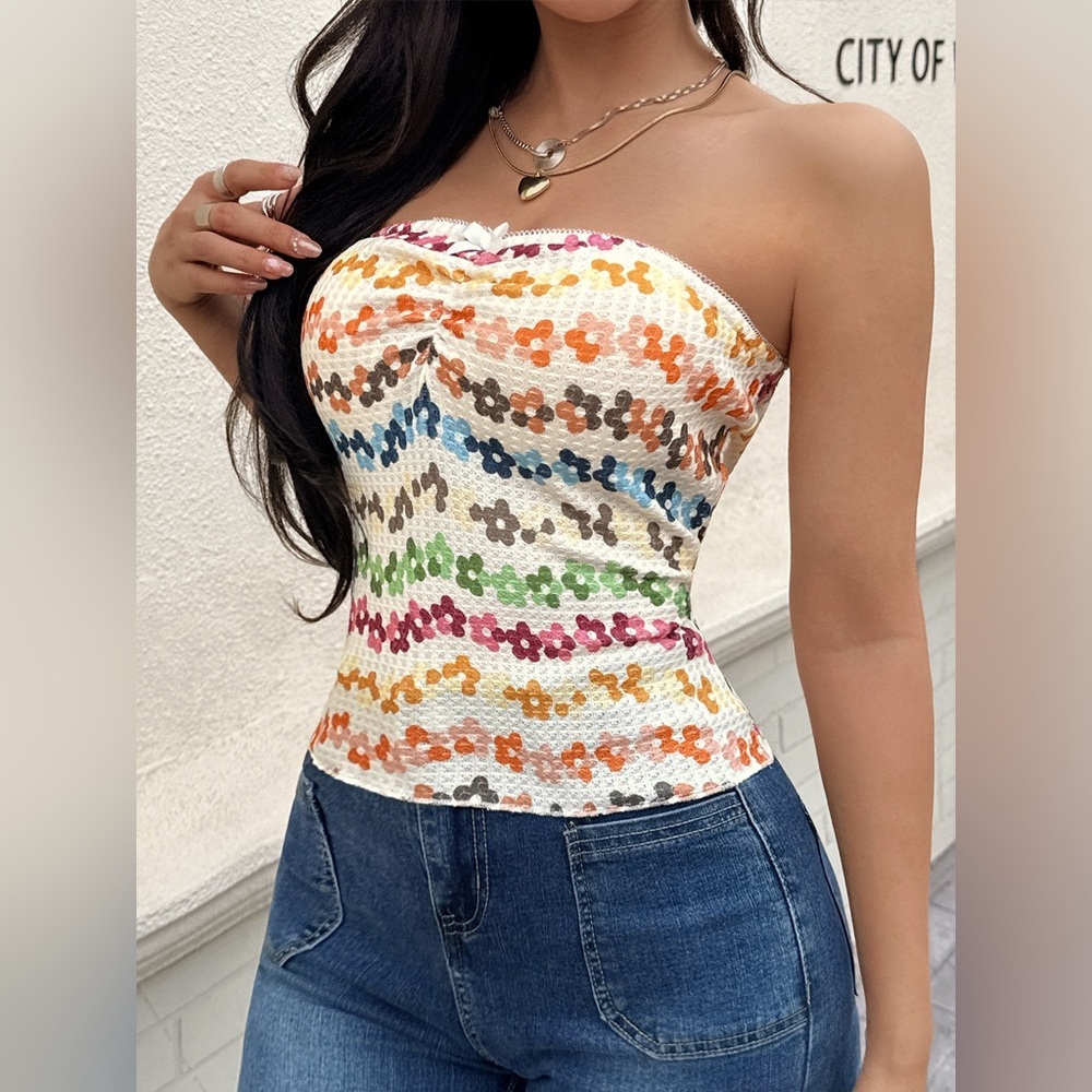 Floral Ruched Tube Top - Picture 4 of 6